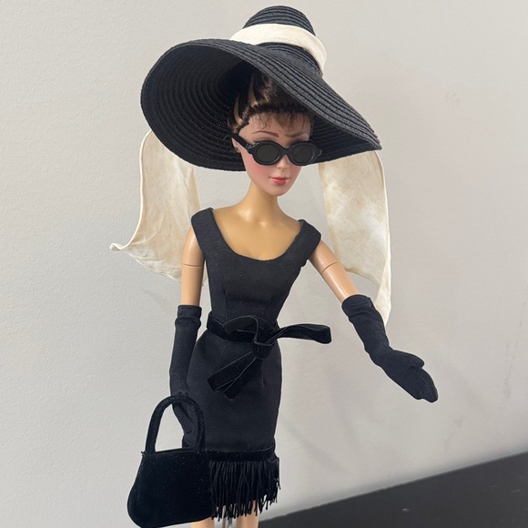 Vintage Madame Alexander Holly Golightly Audrey Hepburn Breakfast at Tiffany’s - Picture 2 of 7